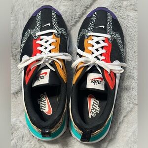 Nike Air Max Dawn

Size 9 Women